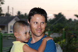 Pete Kvist - Snow Report TV - Thailand Orphanage