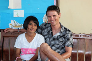 Pete Kvist with Tong at Thailand Orphanage